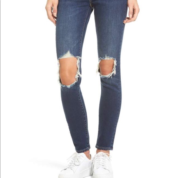 levi's busted knee jeans